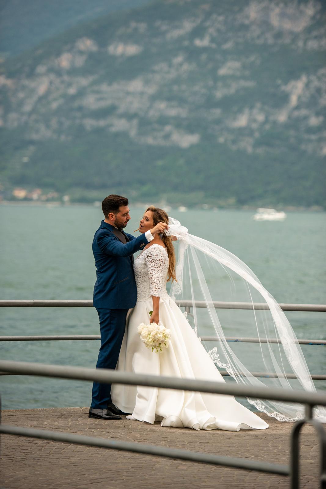 Ritratto profilo sposa con velo lago d Iseo