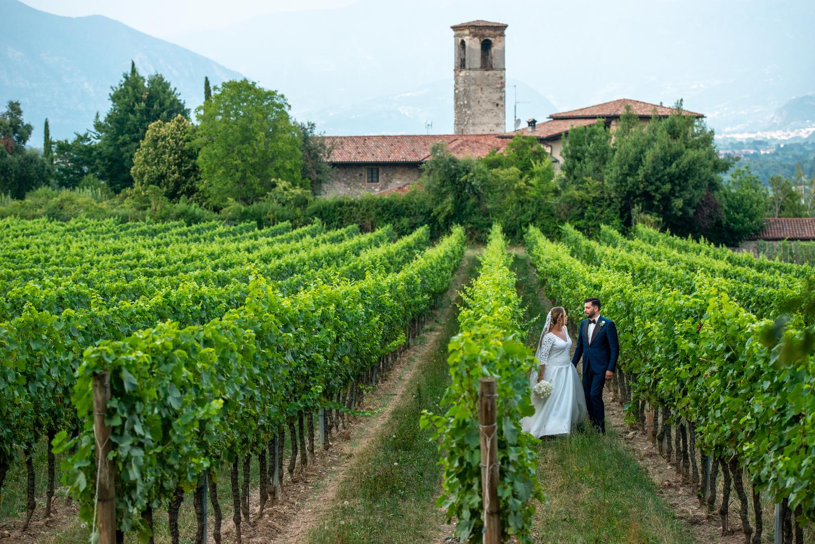 Veduta prospettica vigne e tenuta Bellavista Erbusco sposi
