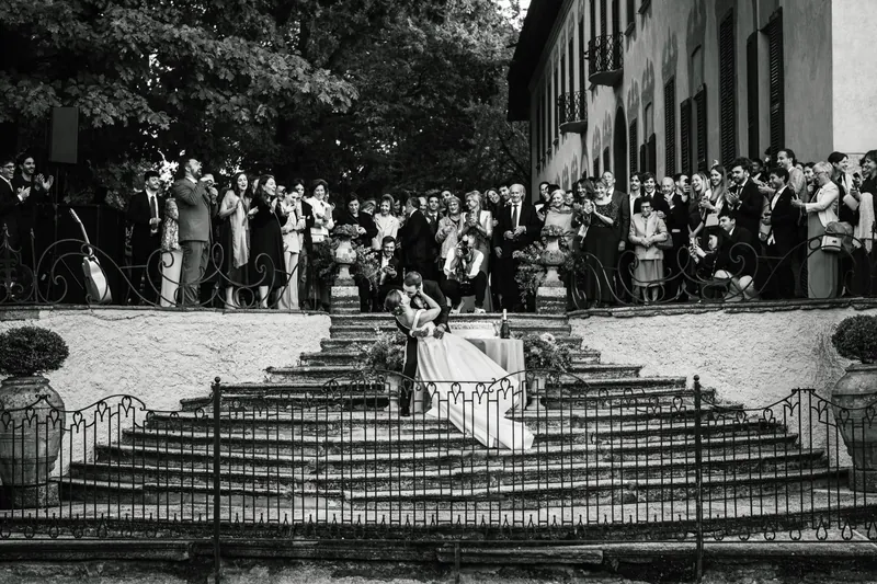 Villa Gaia Gandini Robecco sul Naviglio - Reportage matrimonio b/n scalinata monumentale Foto Aiello