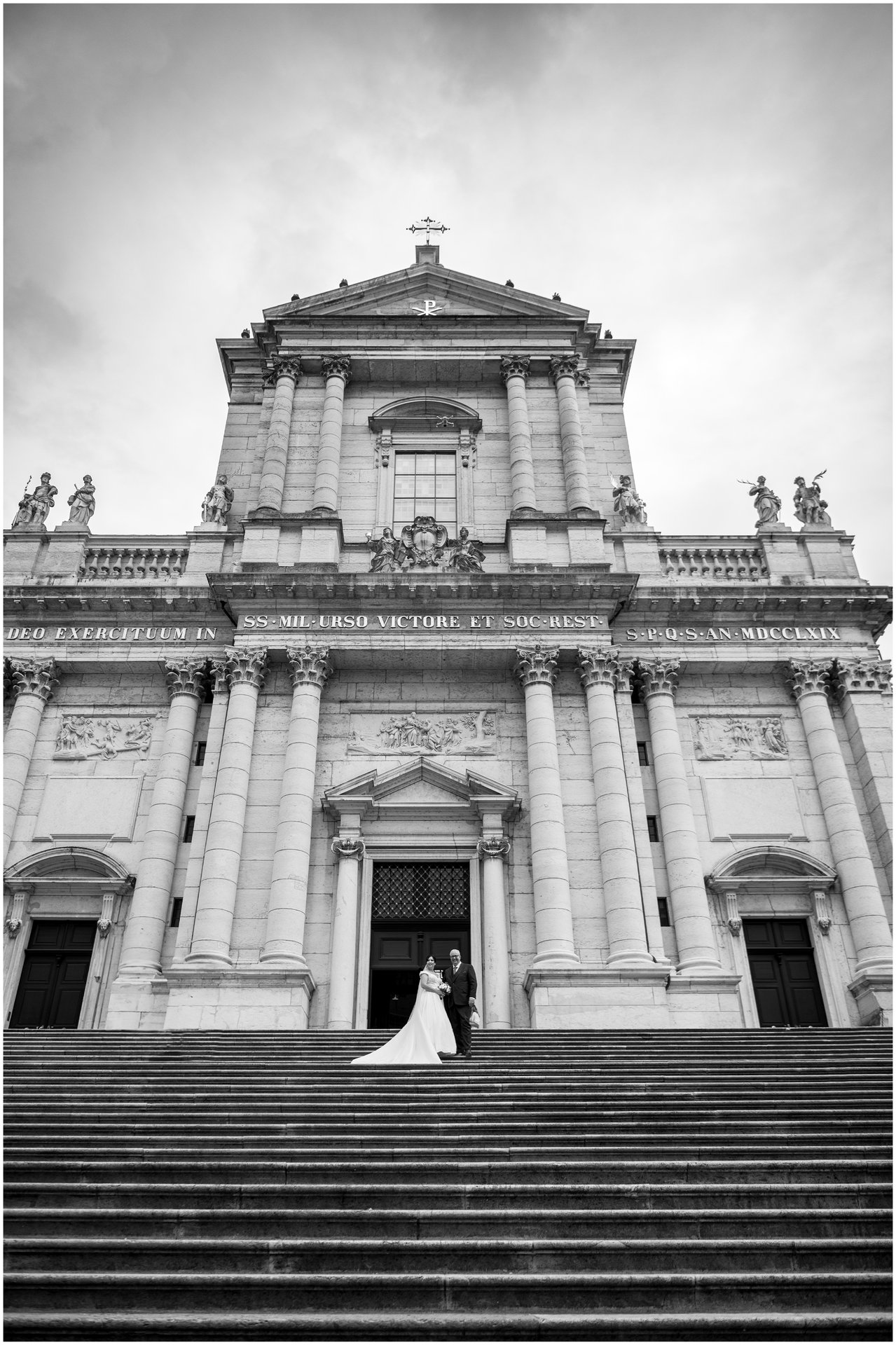 Scalinata monumentale Cattedrale Soletta marmo bianco