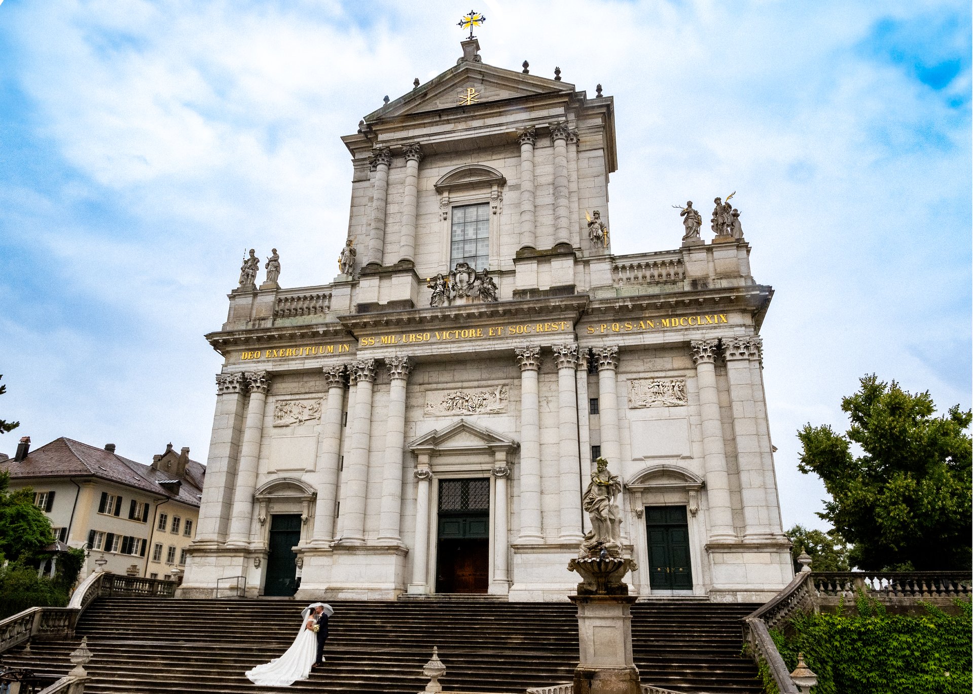 Uscita sposi Cattedrale Soletta applausi e gioia