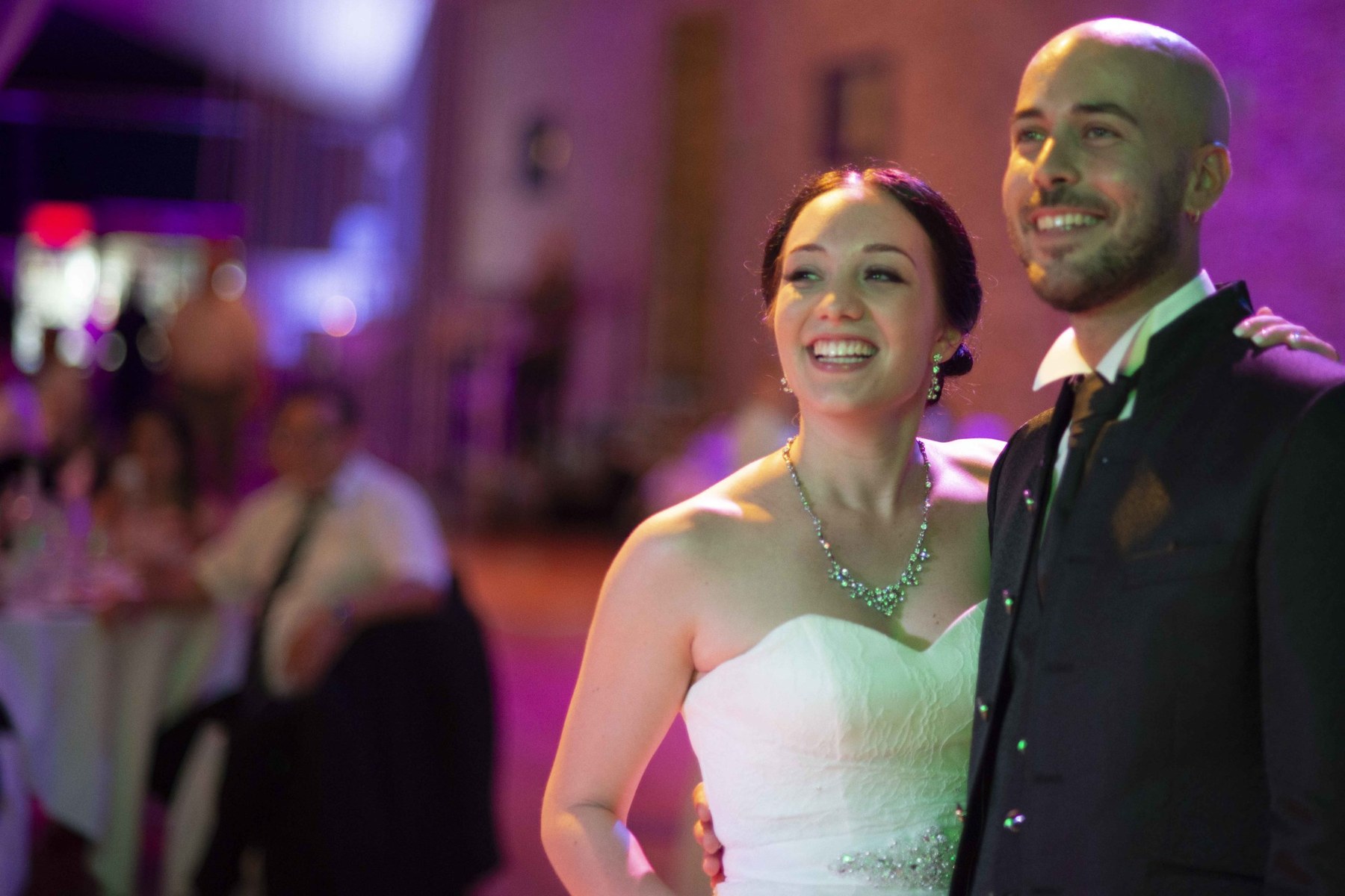 Sposi sorridenti Pasquale e Bibiana ricevimento nozze