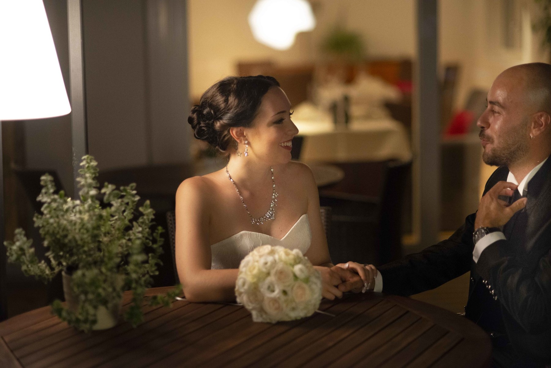 Primo ballo romantico luci viola matrimonio Svizzera
