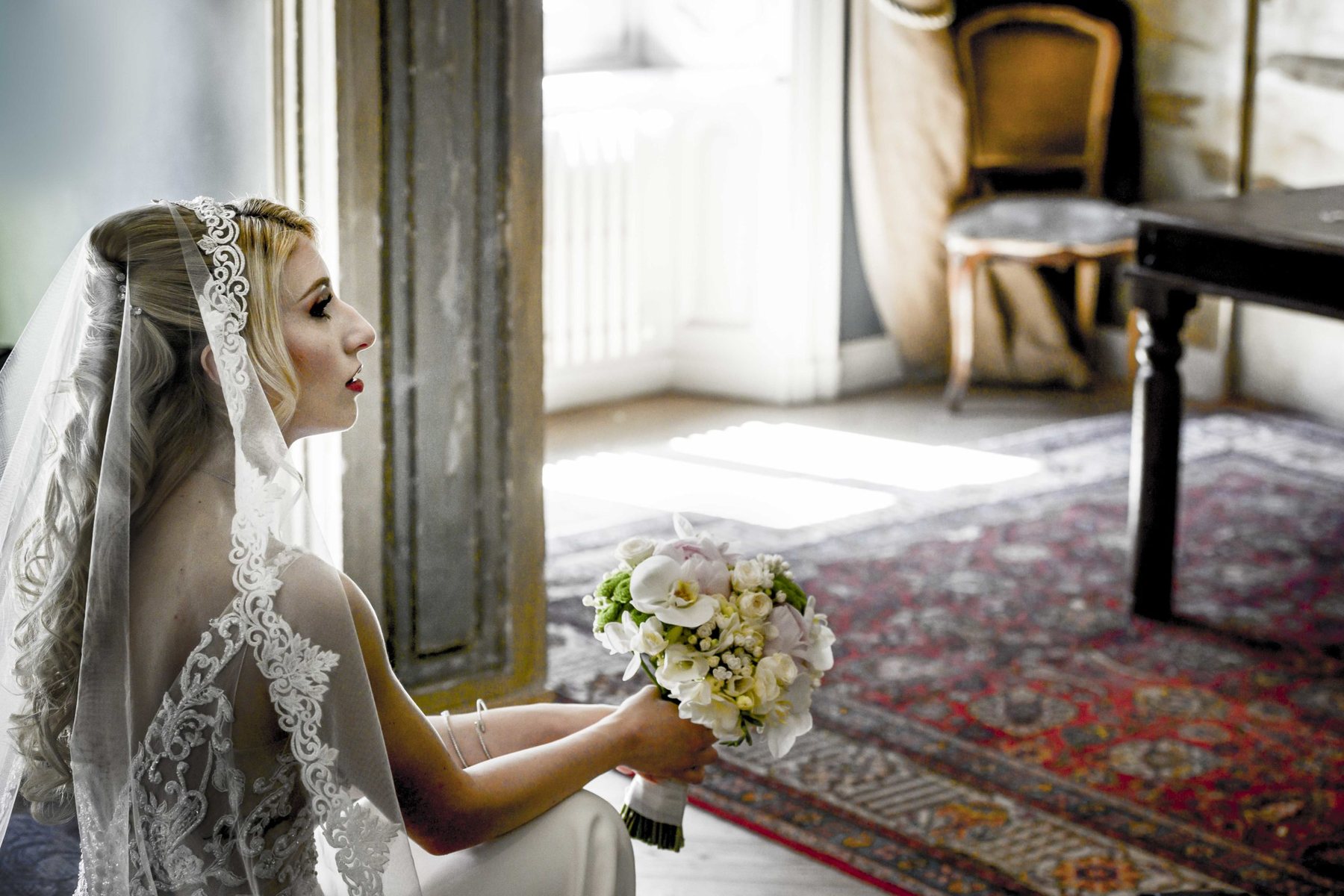 Dettaglio velo pizzo e bouquet sposa Patrizia