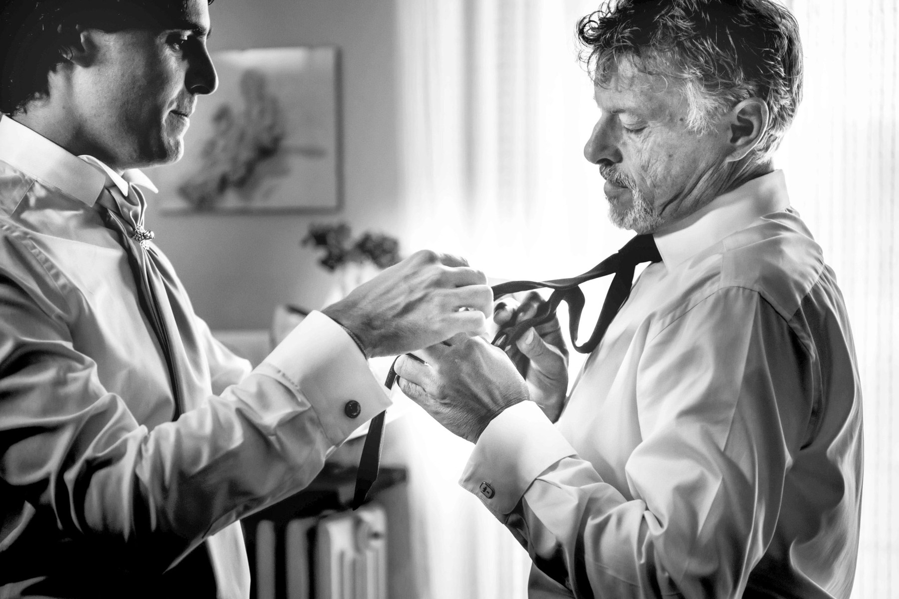Padre e figlio sposo cravatta bianco e nero