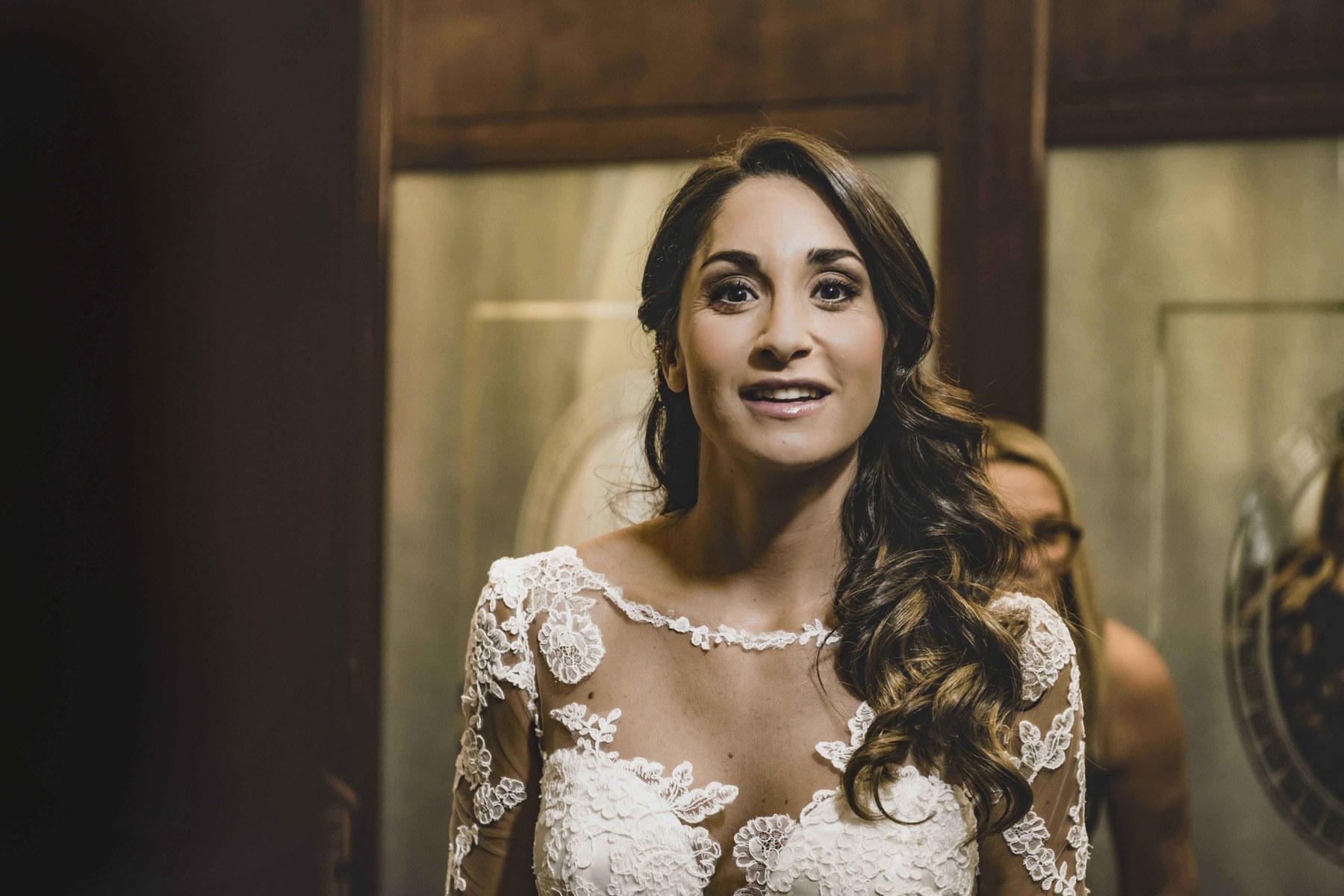 Sposa Erika abito pizzo ricamato sorriso