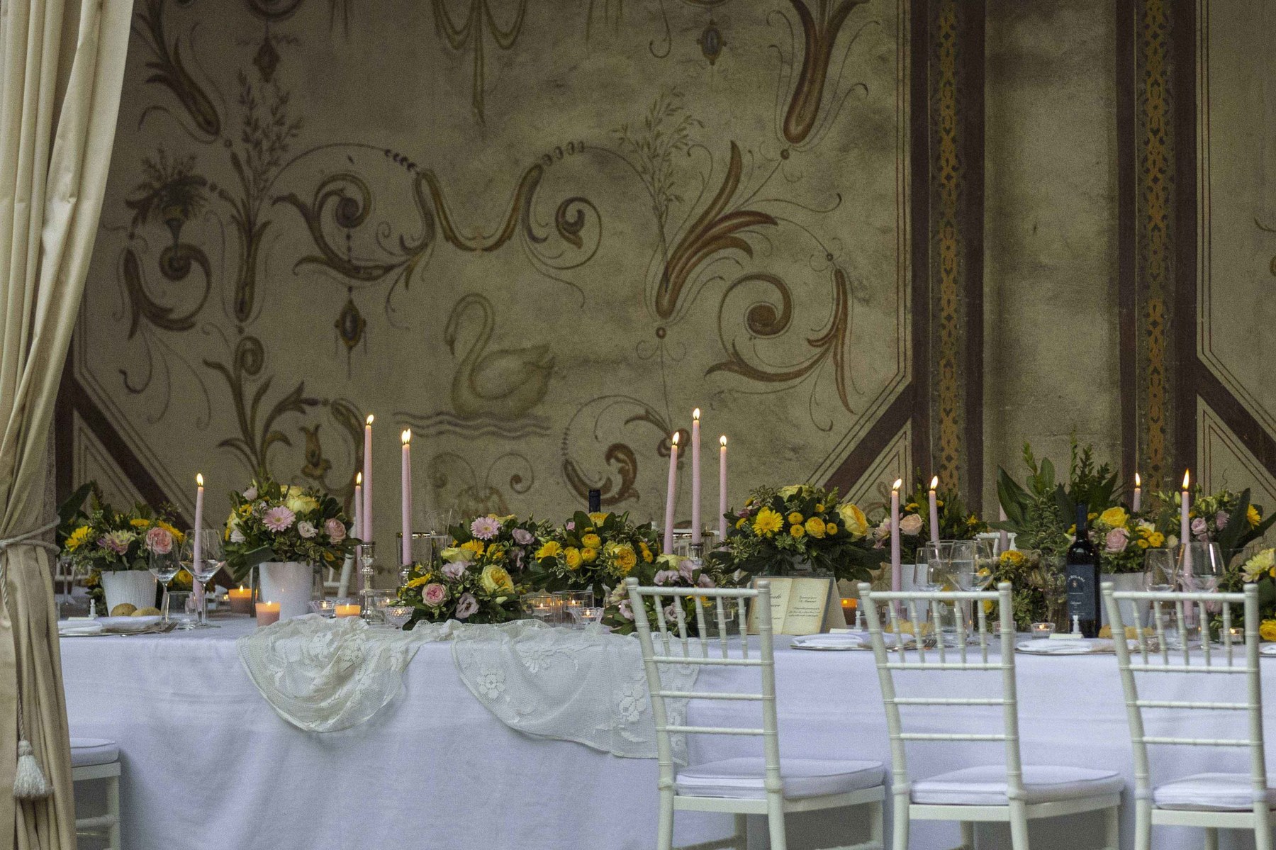 Tavolo imperiale affreschi Quattrocento Villa Gaia Gandini